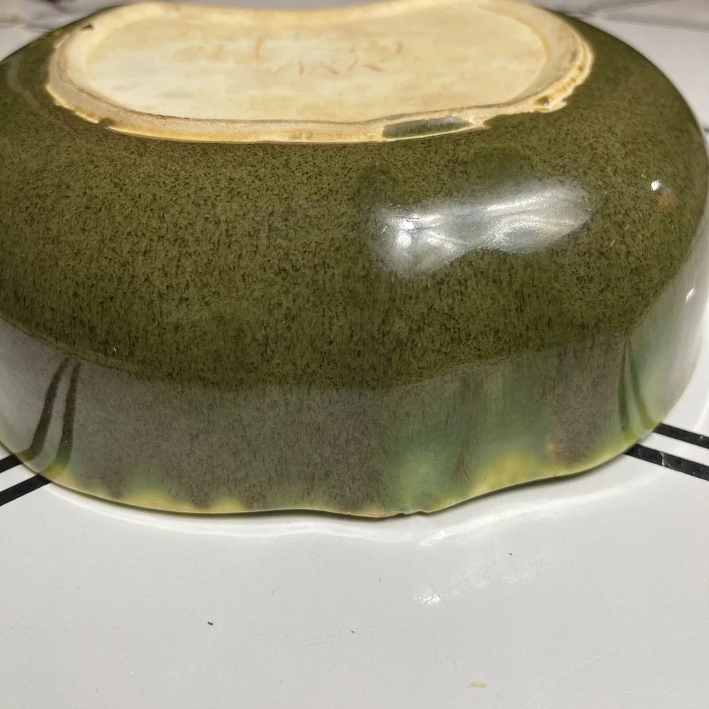 VTG Dryden Pottery Apple Bowl 9
